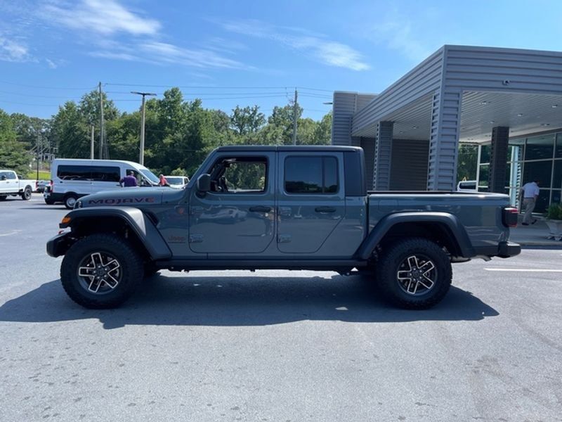 Used 2024 Jeep Gladiator Mojave w/ Technology Group AWD/4WD image 5
