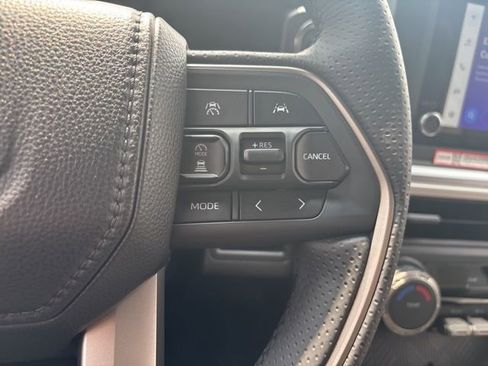 Used 2025 Toyota 4Runner SR5 AWD/4WD image 16