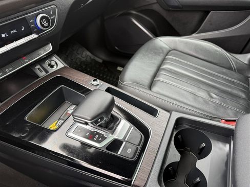 Used 2023 Audi Q5 2.0T Premium w/ Convenience Package image 38