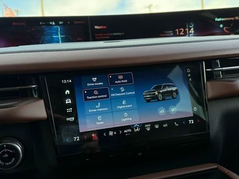 Used 2025 Lincoln Navigator Reserve image 32