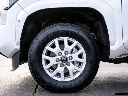 Used 2025 Toyota Tacoma SR5 AWD/4WD image 10
