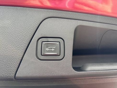 Used 2020 Buick Envision Essence FWD image 17