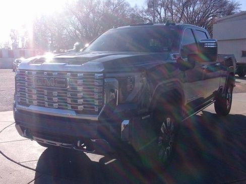 Used 2024 GMC Sierra 2500 Denali w/ Denali Reserve Package image 24