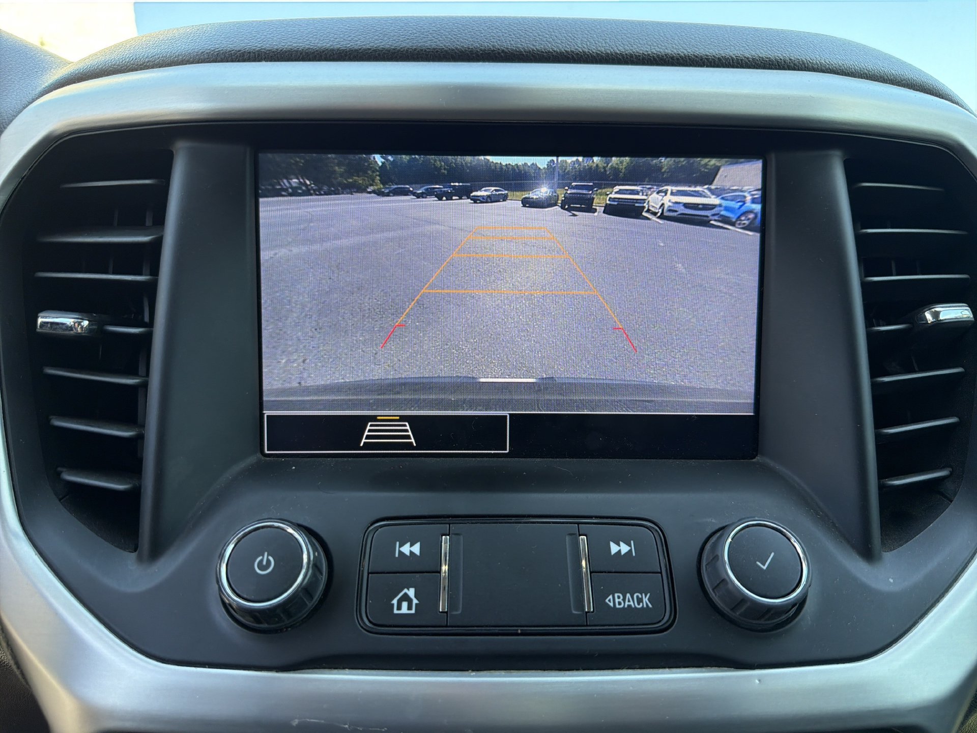 Used 2023 GMC Acadia SLE w/ Driver Convenience Package FWD image 3