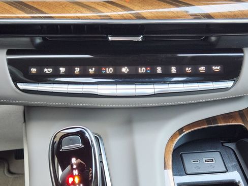 Used 2024 Cadillac Escalade ESV Sport Platinum AWD/4WD image 18
