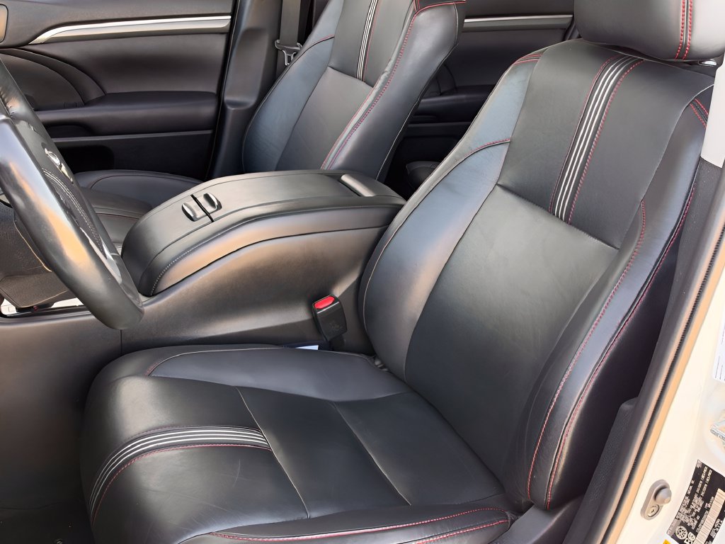 Used 2019 Toyota Highlander XLE AWD/4WD image 4
