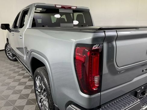 Used 2026 GMC Sierra 1500 Denali Ultimate w/ LPO, Black Badging Package AWD/4WD image 39
