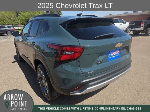 Used 2025 Chevrolet Trax LT image 9
