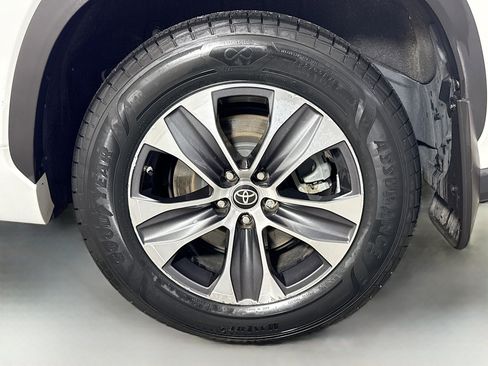 Certified 2022 Toyota Highlander XLE image 31