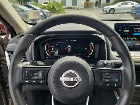 Used 2024 Nissan Rogue SL FWD image 24