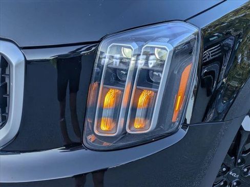 Used 2024 Kia Telluride EX w/ EX Captain's Chair Package FWD image 6