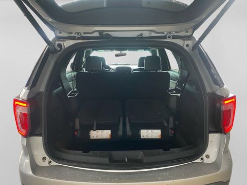 Used 2017 Ford Explorer XLT w/ Equipment Group 202A FWD image 24