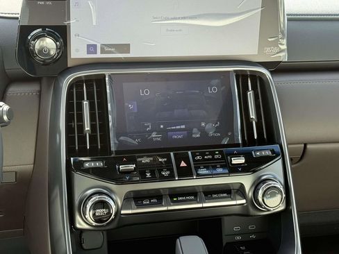 Used 2026 Lexus LX 700h Luxury w/ Accessory Package (Z1) image 14