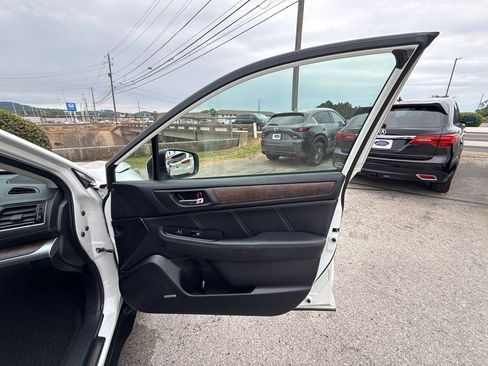 Used 2019 Subaru Outback 2.5i Limited AWD/4WD image 18
