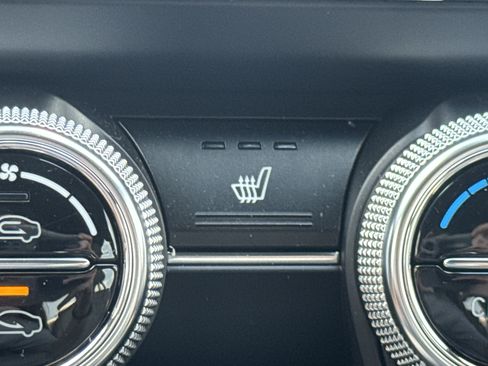 Used 2022 Genesis G70 2.0T w/ Prestige Package RWD image 14