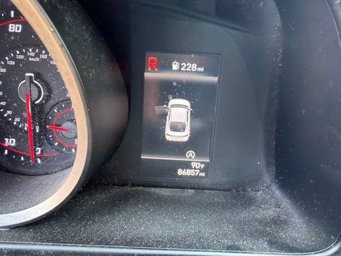 Used 2021 Hyundai Elantra SE FWD image 14