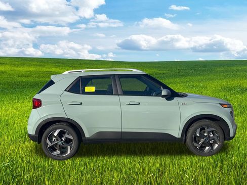 Used 2026 Hyundai Venue SEL image 9