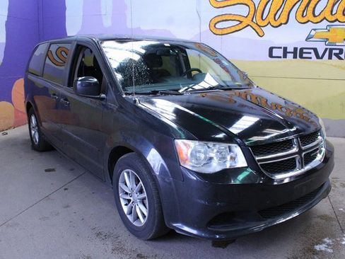 Used 2016 Dodge Grand Caravan SE image 4