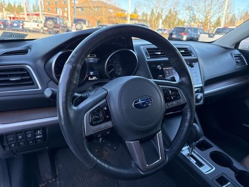 Used 2017 Subaru Outback 3.6R Touring image 7