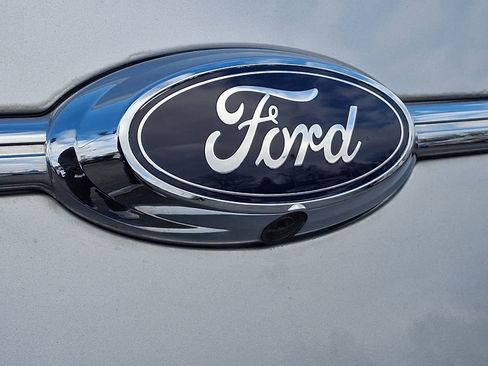 Used 2015 Ford Taurus SE image 28