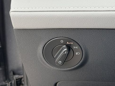 Certified 2024 Volkswagen Taos SE FWD image 27