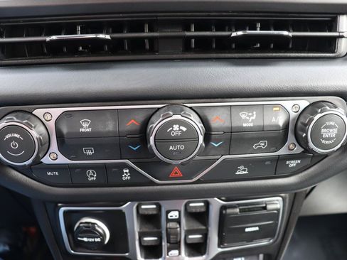 Used 2026 Jeep Gladiator Rubicon AWD/4WD image 36