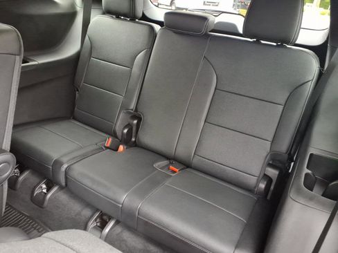 Used 2025 Chevrolet Traverse LT w/ Driver Confidence Package AWD/4WD image 17