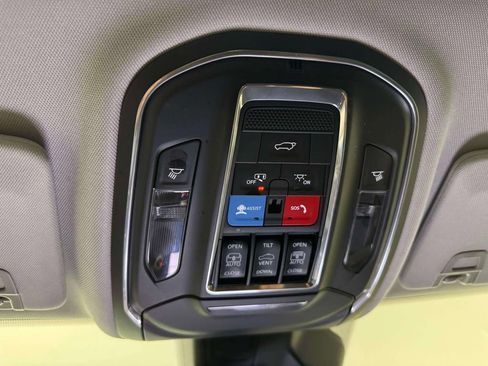 Used 2023 Jeep Grand Cherokee L Limited AWD/4WD image 30