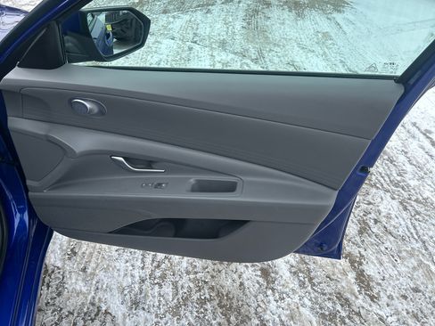 Used 2023 Hyundai Elantra SEL image 15