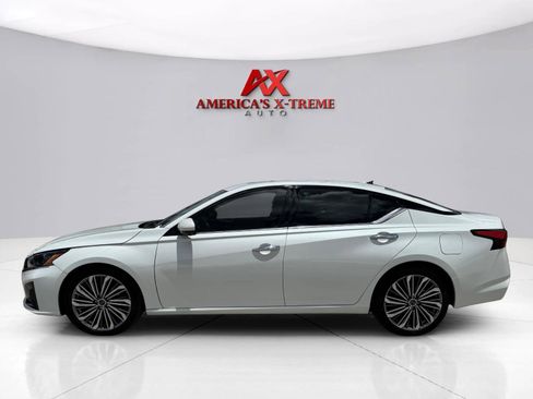 Used 2023 Nissan Altima 2.5 SL FWD image 2