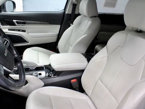 Used 2024 Kia Telluride EX w/ EX Captain's Chair Package FWD image 25
