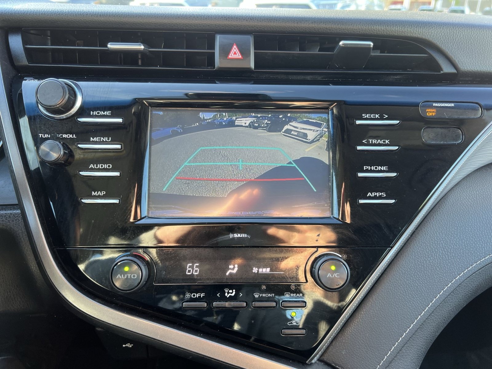 Used 2020 Toyota Camry SE FWD image 19