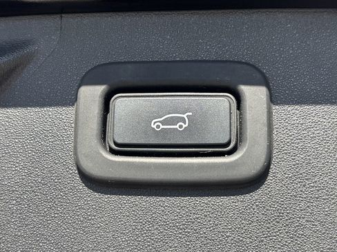 Used 2020 Land Rover Discovery Sport SE R-Dynamic image 9