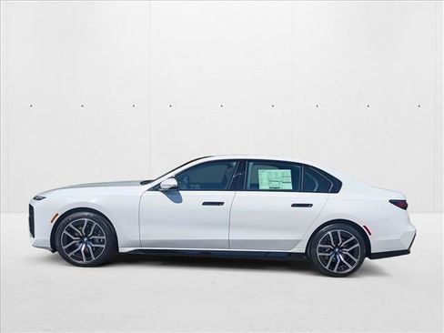 Used 2025 BMW 740i xDrive w/ Premium Package AWD/4WD image 9
