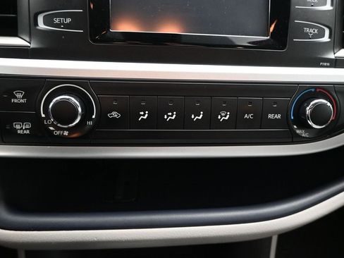 Used 2019 Toyota Highlander LE image 15