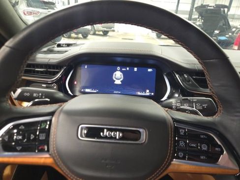 Used 2024 Jeep Grand Cherokee L Summit AWD/4WD image 17