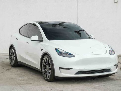 Used 2022 Tesla Model Y Performance AWD/4WD image 3