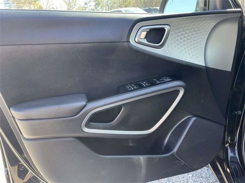 Used 2022 Kia Soul LX w/ Technology Package image 15