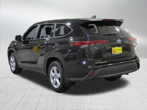 Used 2023 Toyota Highlander LE AWD/4WD image 5