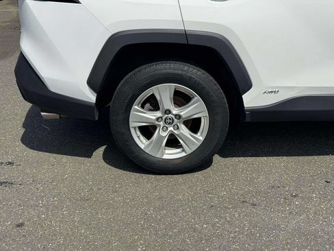 Used 2021 Toyota RAV4 LE AWD/4WD image 10