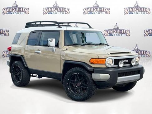 Used 2011 Toyota FJ Cruiser 2WD w/ Convenience Pkg image 1
