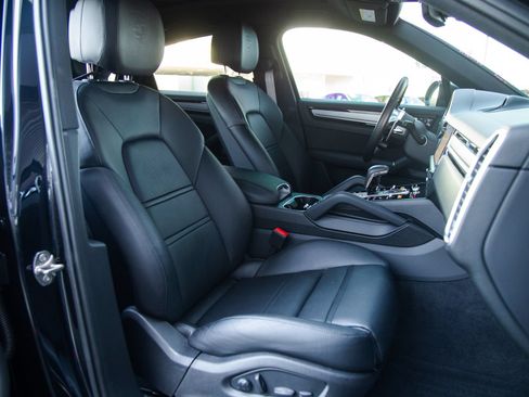 Certified 2023 Porsche Cayenne Platinum Edition AWD/4WD image 20