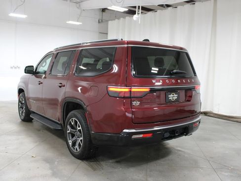 Used 2024 Jeep Wagoneer Series III AWD/4WD image 7