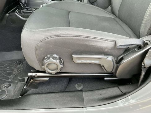 Used 2018 Jeep Wrangler Unlimited Sahara image 11