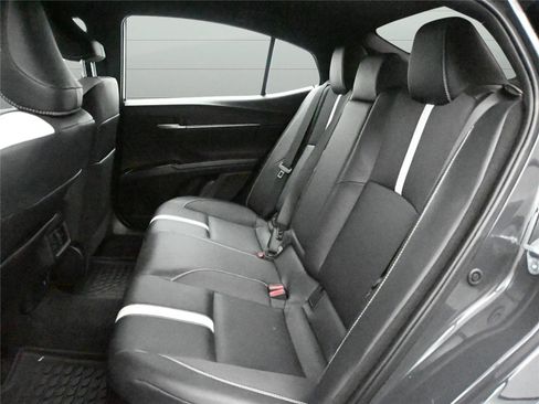 Used 2025 Toyota Camry SE w/ Convenience Package image 9