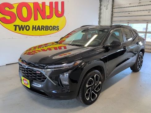 Used 2025 Chevrolet Trax RS w/ Sunroof Package FWD image 1