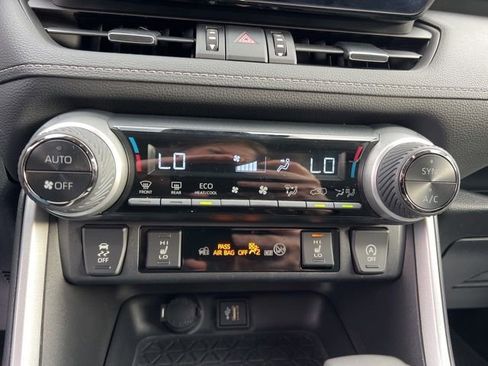 Used 2023 Toyota RAV4 XLE Premium image 20