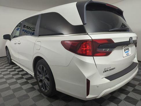 Certified 2025 Honda Odyssey Touring image 2