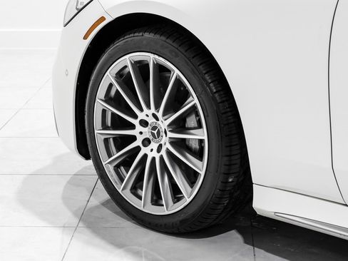 Used 2022 Mercedes-Benz S 500 4MATIC w/ AMG Line Package image 53