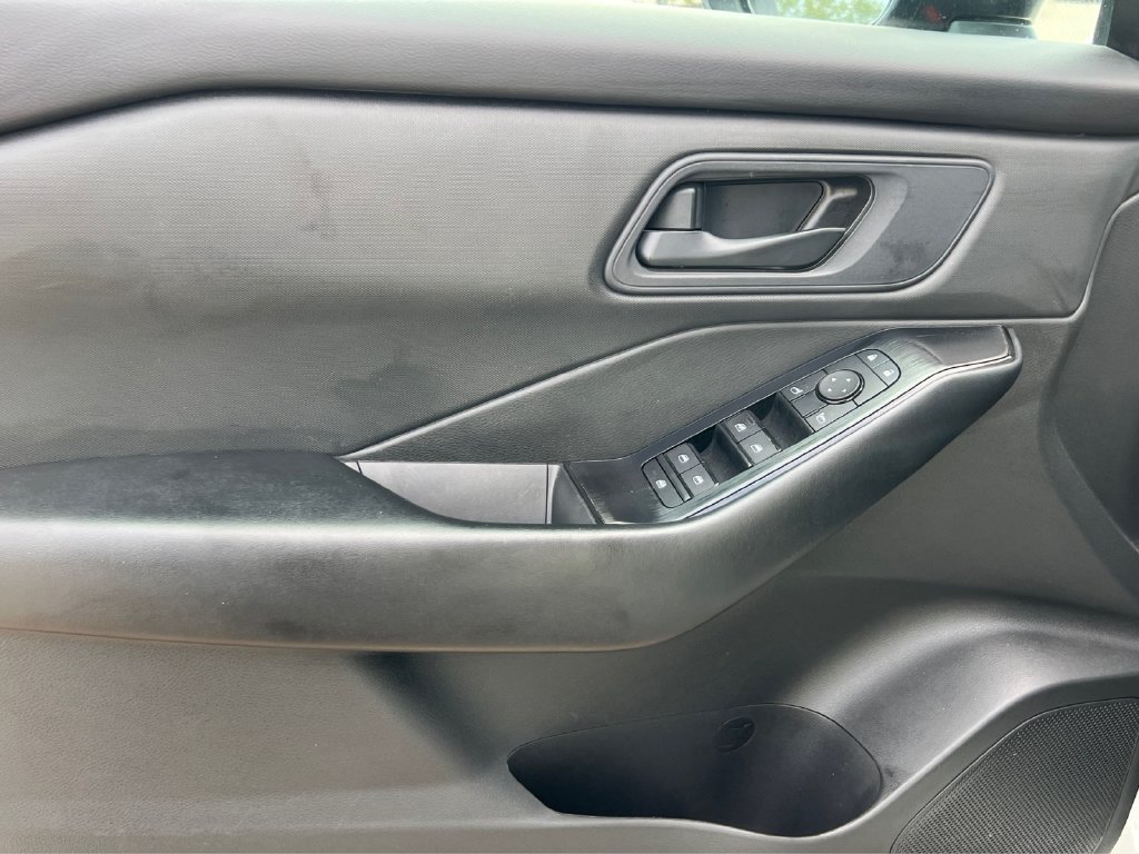 Used 2024 Nissan Rogue S FWD image 25